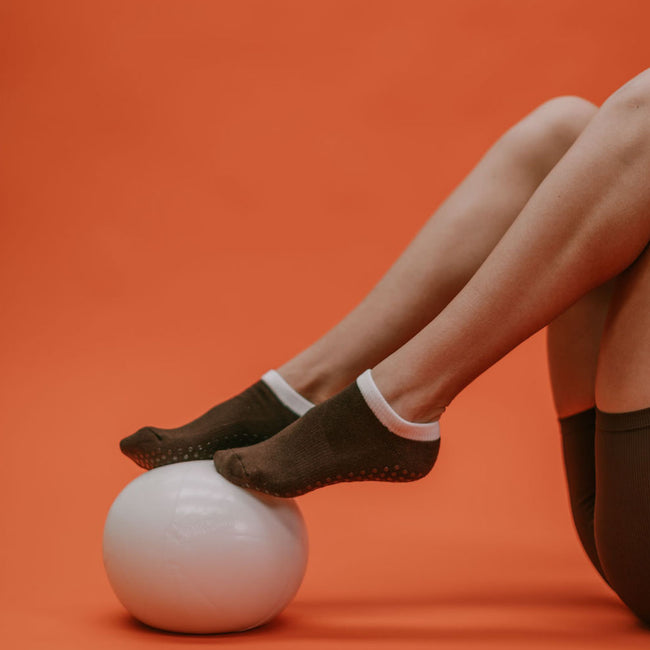 Ankle Grip Socks - Chocolate / Small