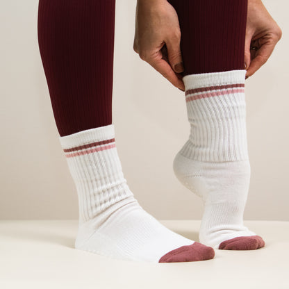 Grip Crew Socks Snowwhite burgundy Lifestyle